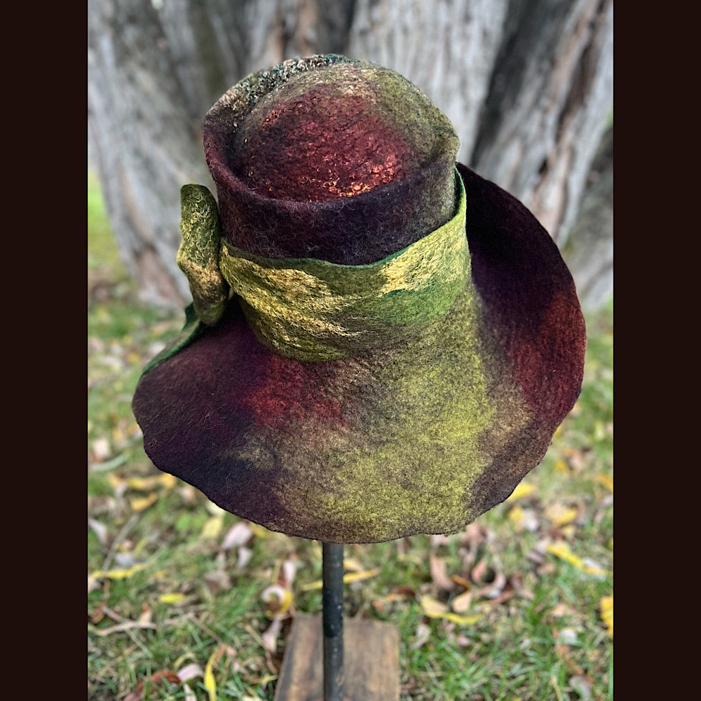 Felted top hat with bow 23” medium