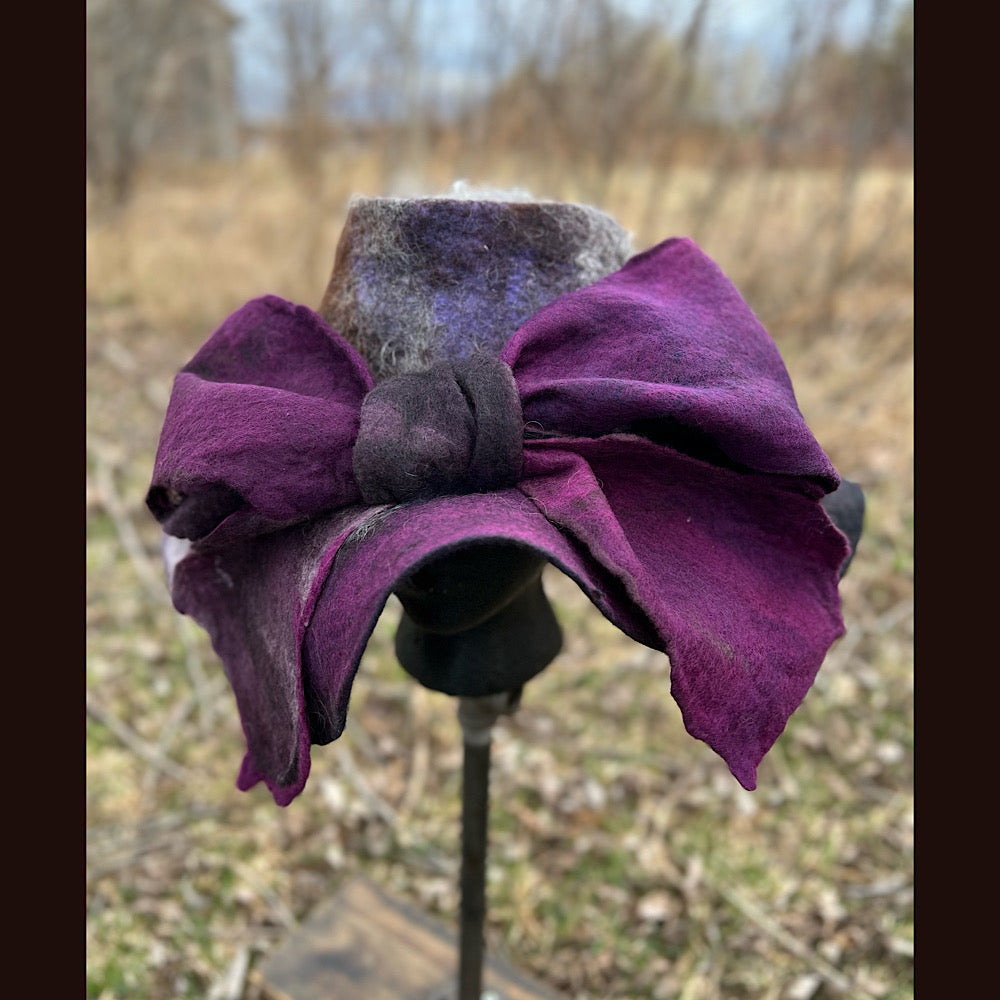 Large brim Felted hat with bow 23” 3/4 medium large