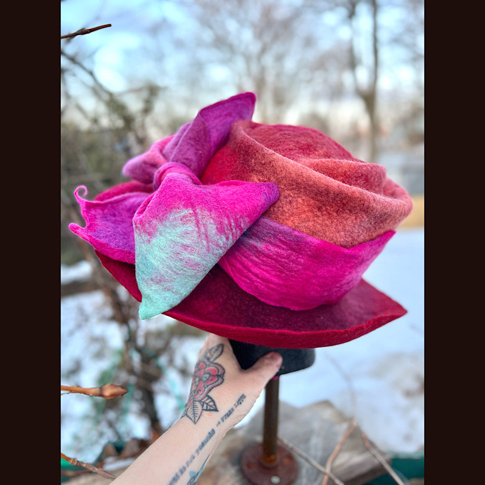 Felted top hat with bow 23” 1/2 medium