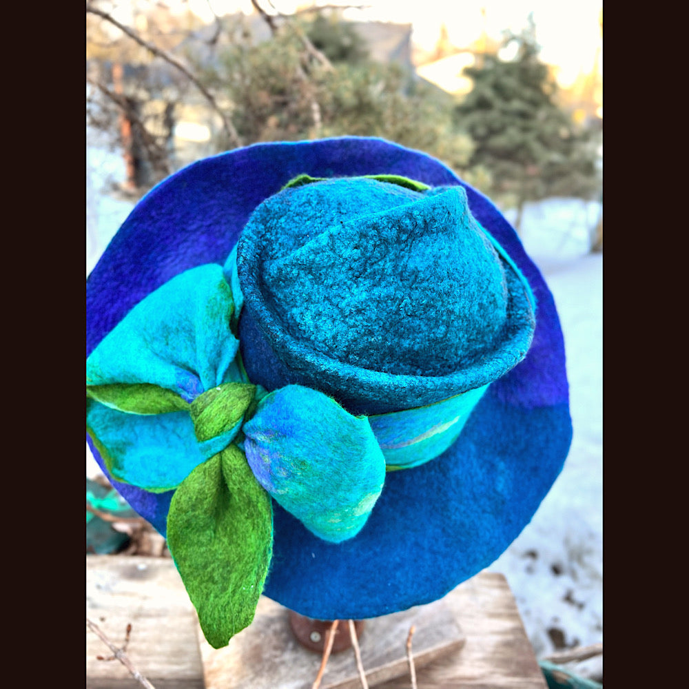 Felted top hat with bow 23” 1/2 medium