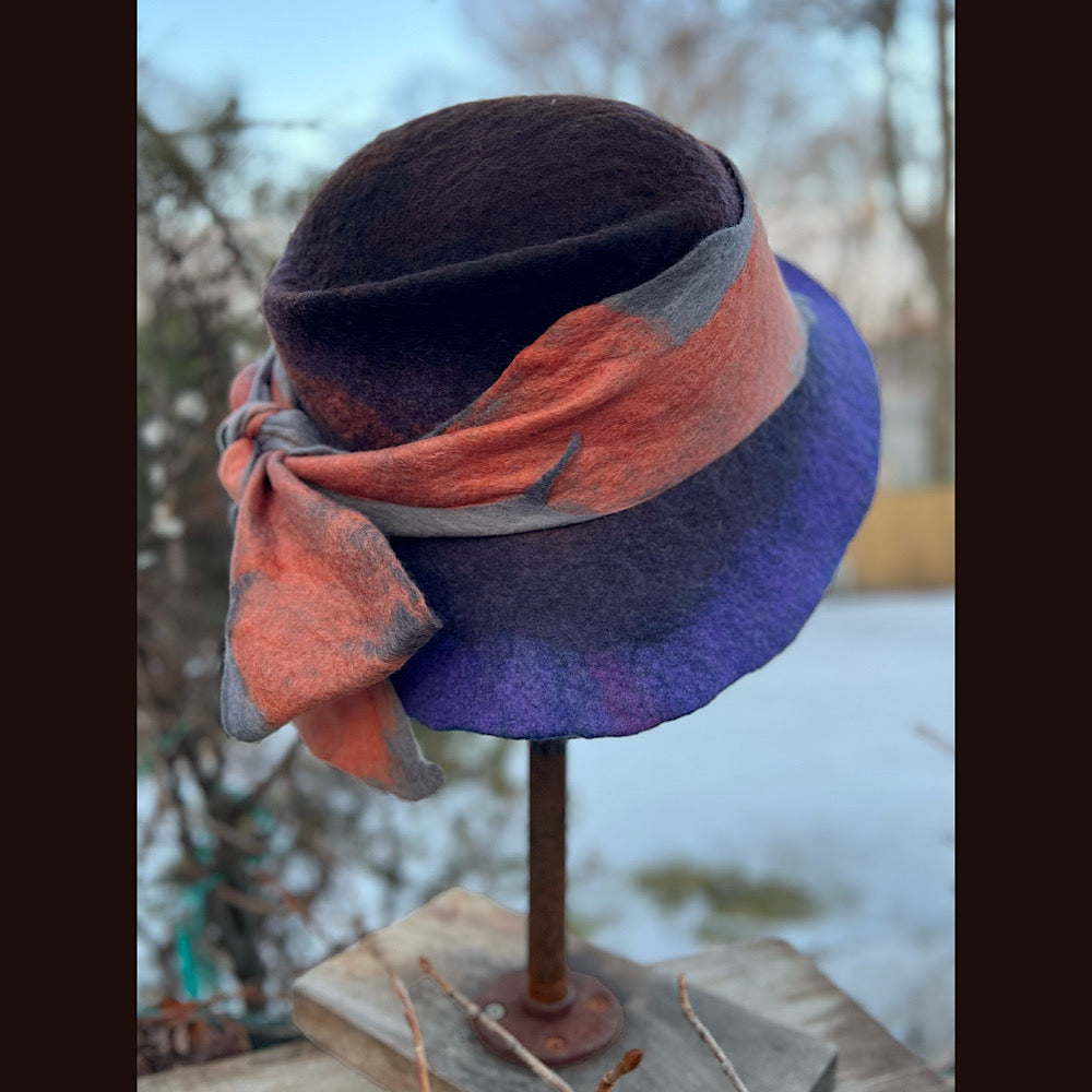 Felted top hat with bow 23” 1/2 medium