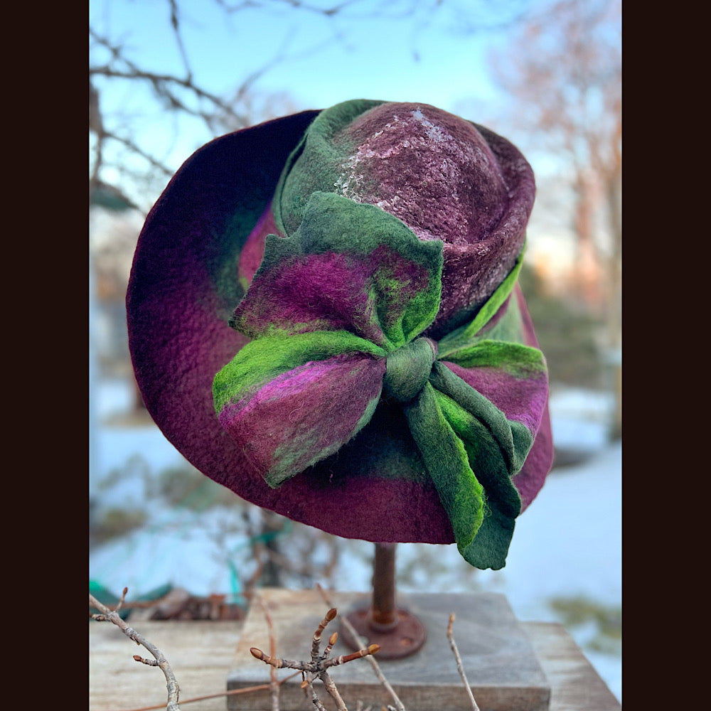 Felted top hat with bow 23” 1/2 medium