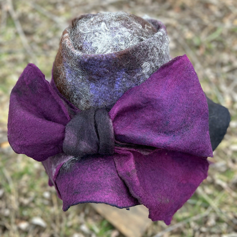 Large brim Felted hat with bow 23” 3/4 medium large