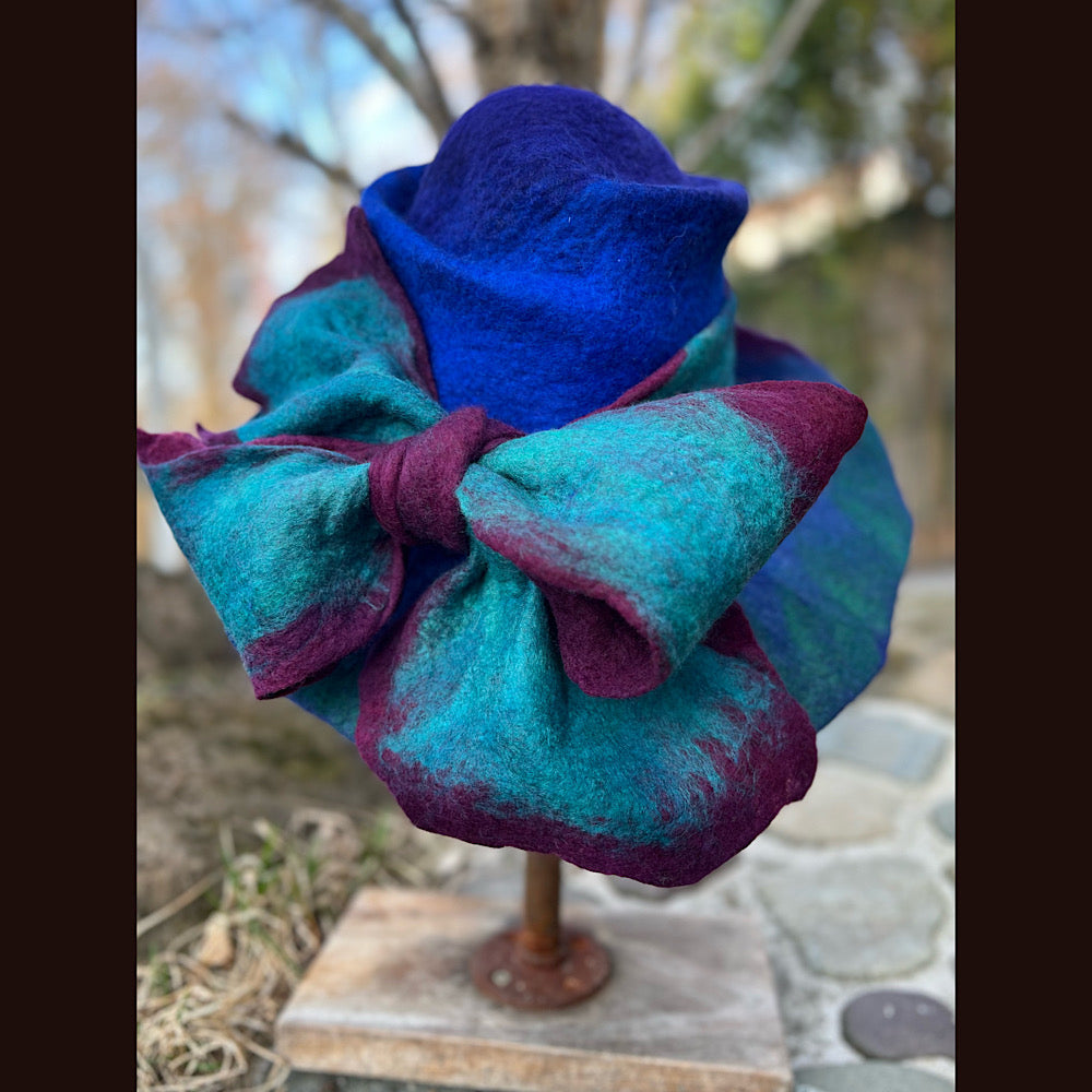 Felted top hat with bow 23” 1/2 medium