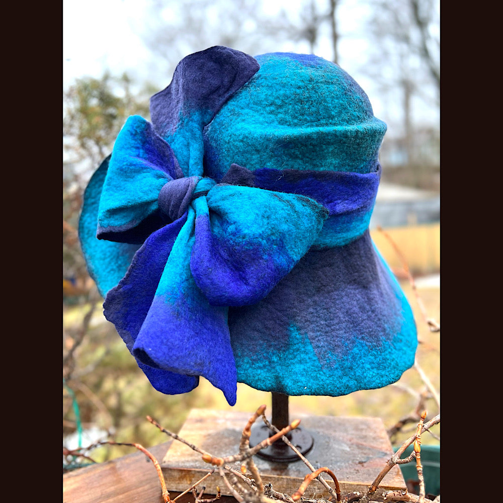 Felted top hat with bow 23” 1/2 medium