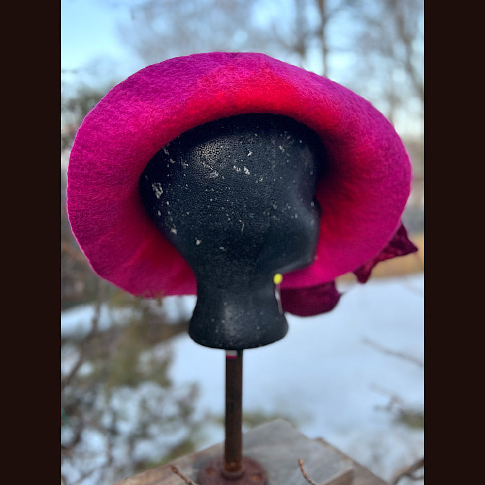 Felted top hat with bow 23” 1/2 medium