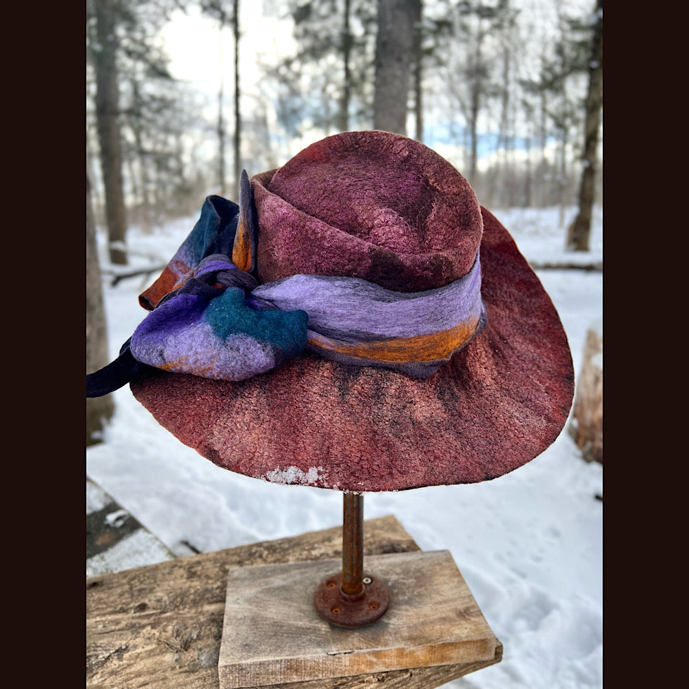 Felted top hat with bow 23” 1/2 medium