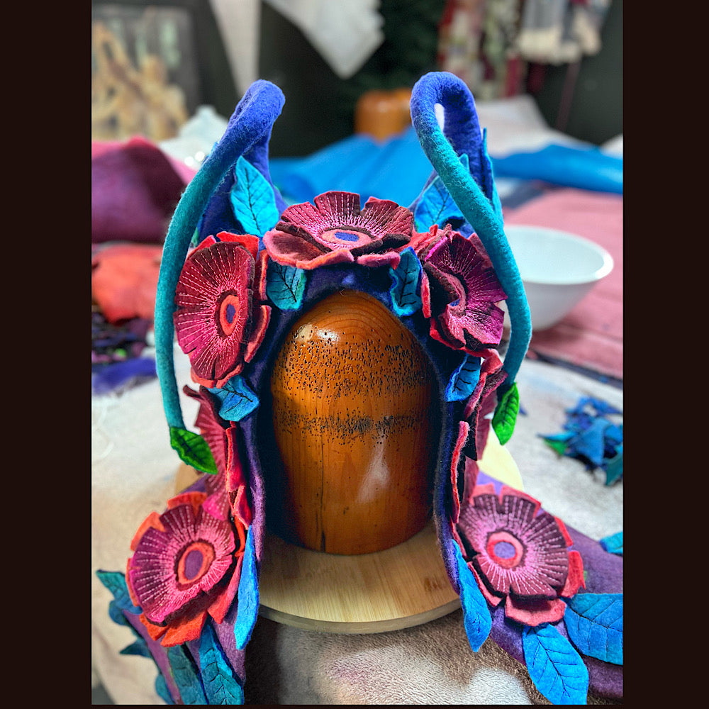 L’esprit des bois felted hood size medium