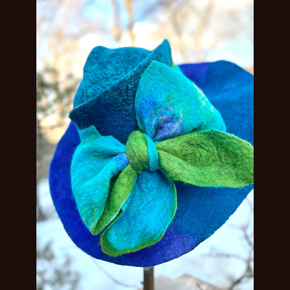 Felted top hat with bow 23” 1/2 medium
