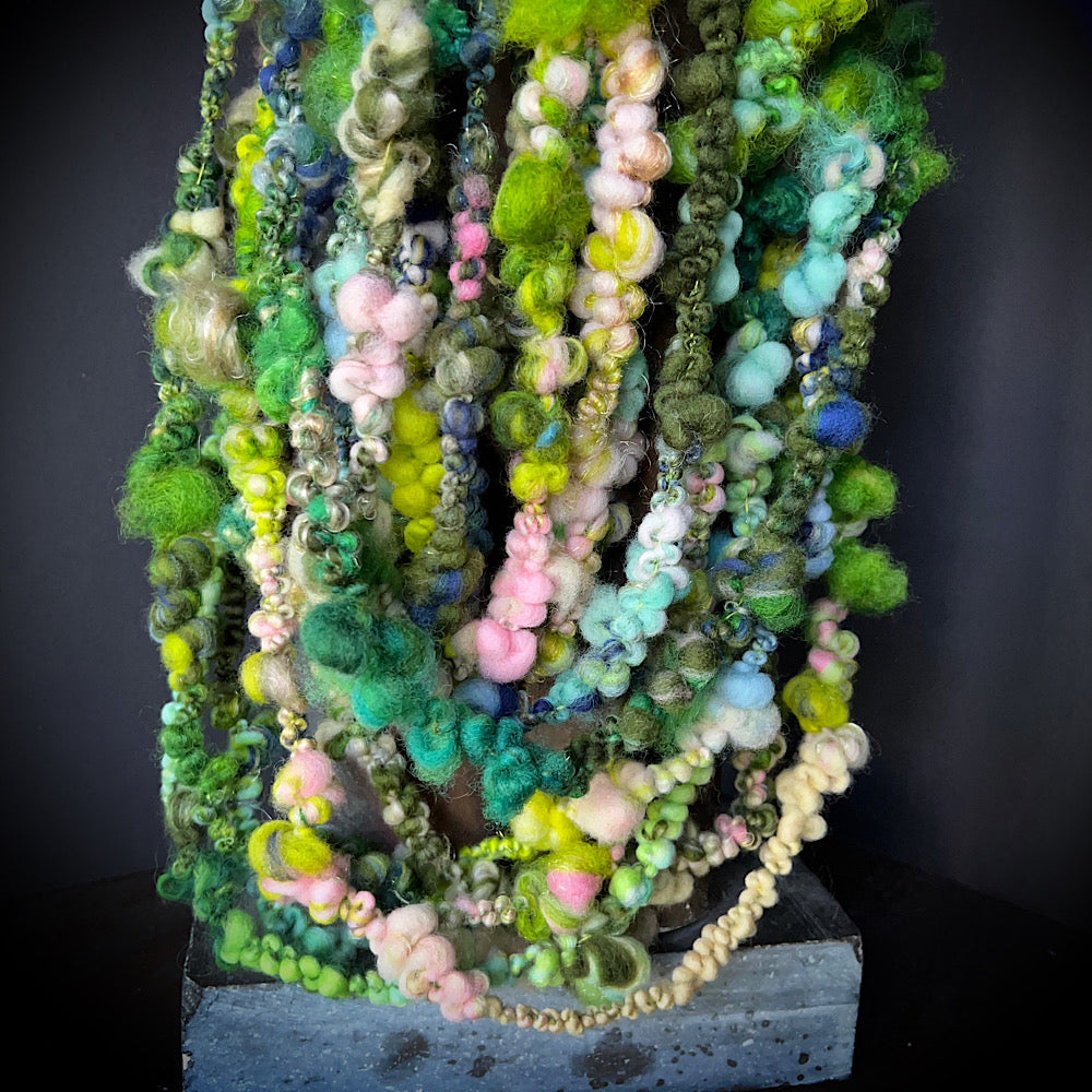 Boucle art yarn for weavers