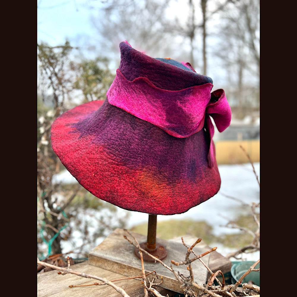 Felted top hat with bow 23” 1/2 medium