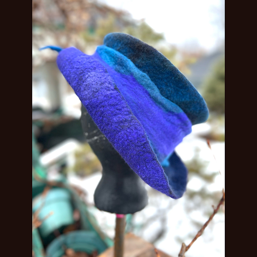 Felted top hat with bow 23” 1/2 medium