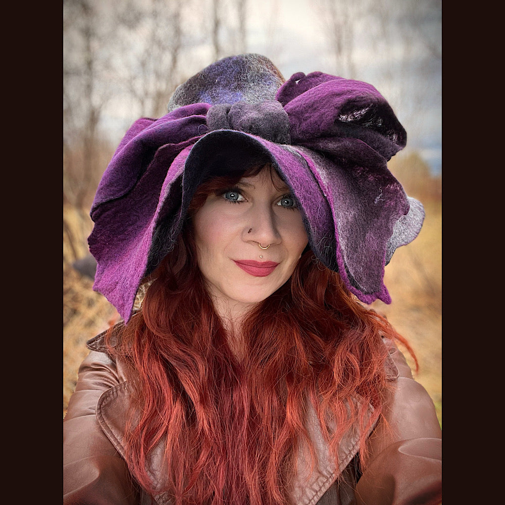 Large brim Felted hat with bow 23” 3/4 medium large