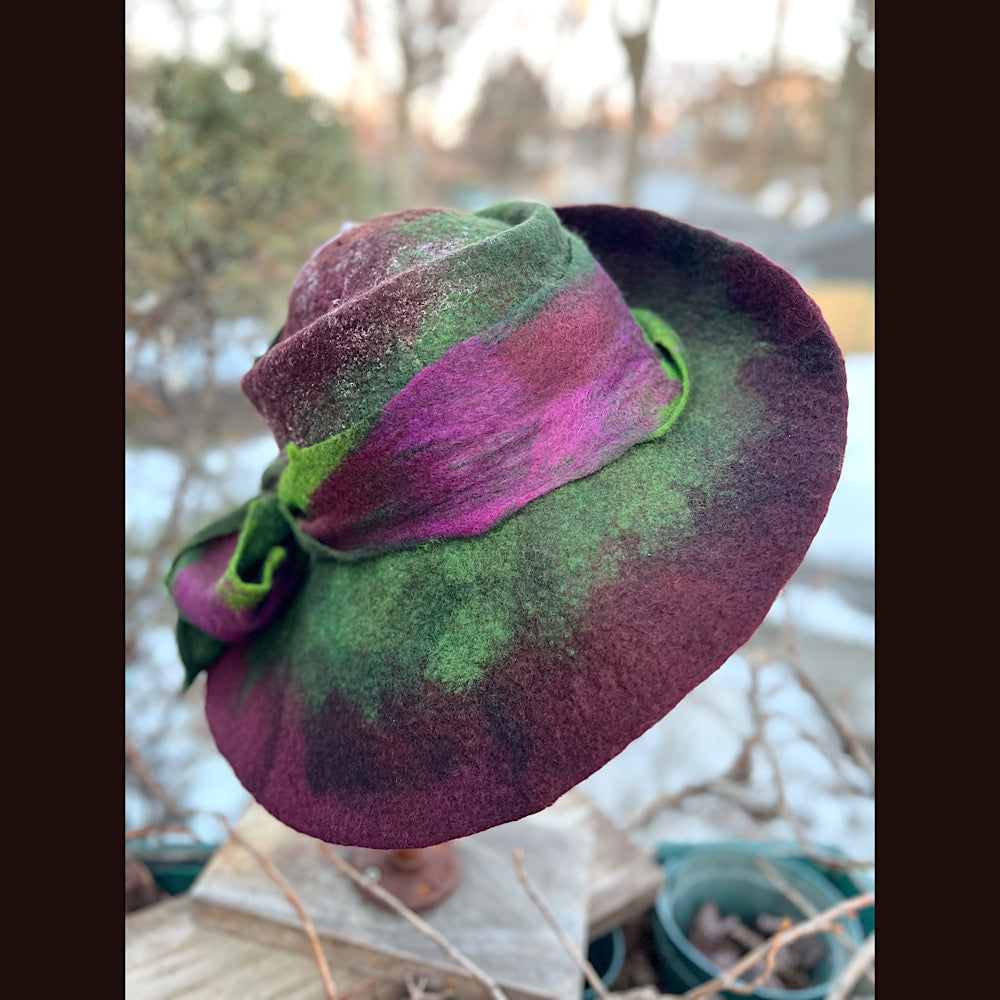 Felted top hat with bow 23” 1/2 medium