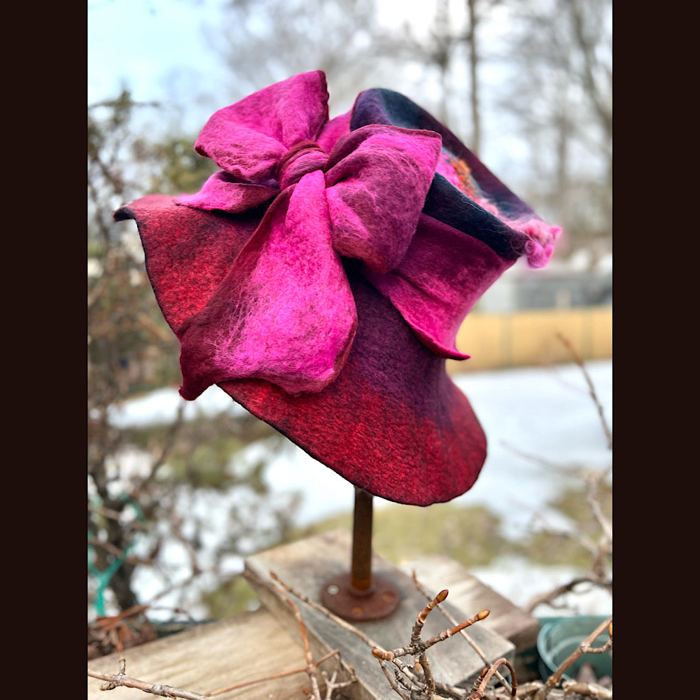 Felted top hat with bow 23” 1/2 medium