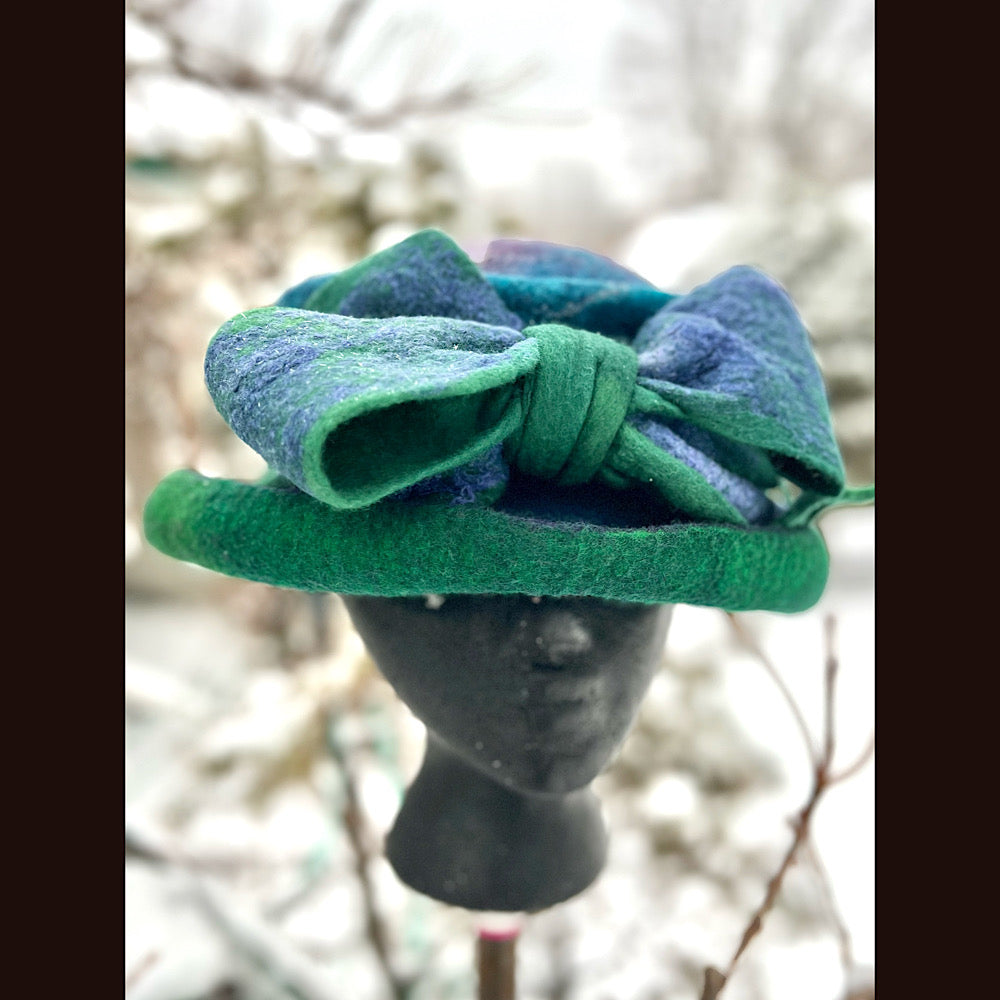 Felted top hat with bow 23” 1/2 medium