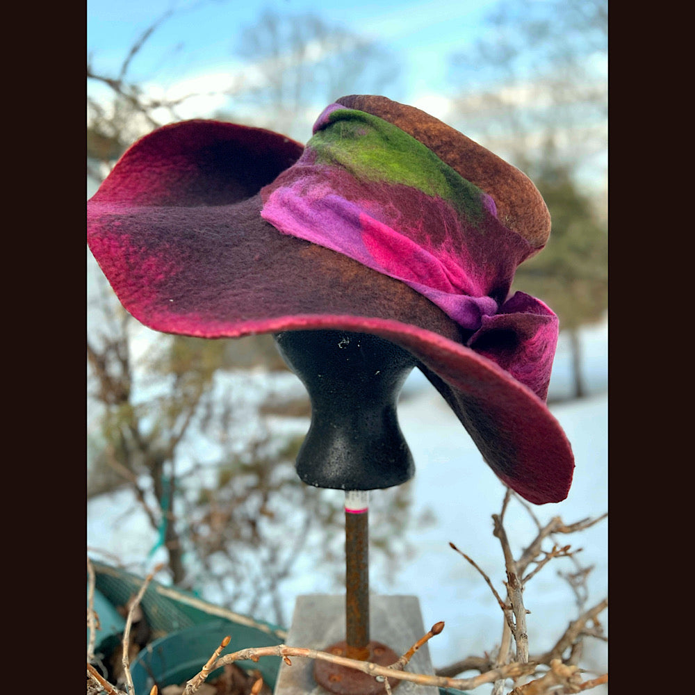 Felted top hat with bow 23” 1/2 medium
