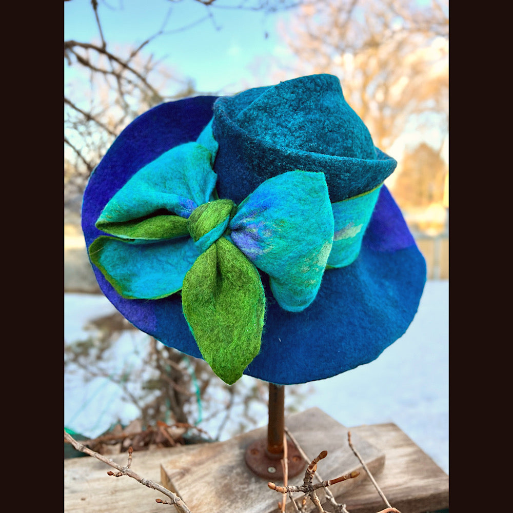 Felted top hat with bow 23” 1/2 medium
