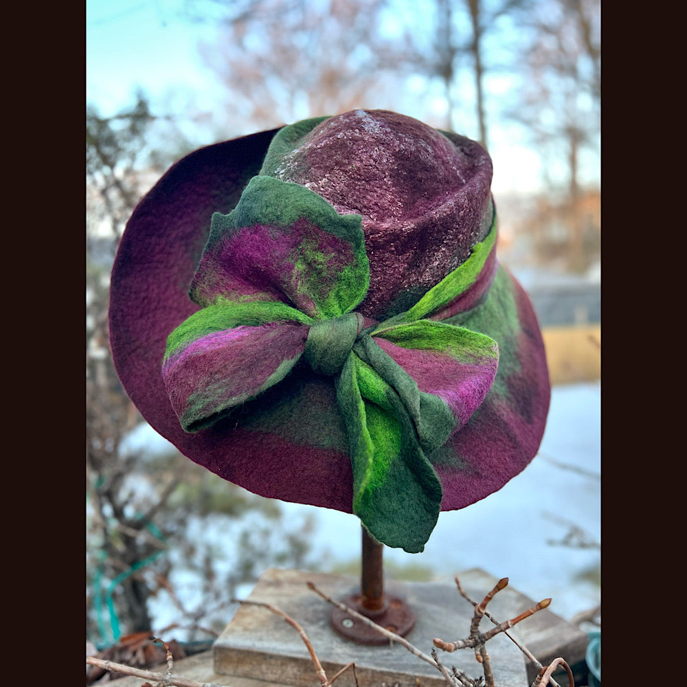 Felted top hat with bow 23” 1/2 medium