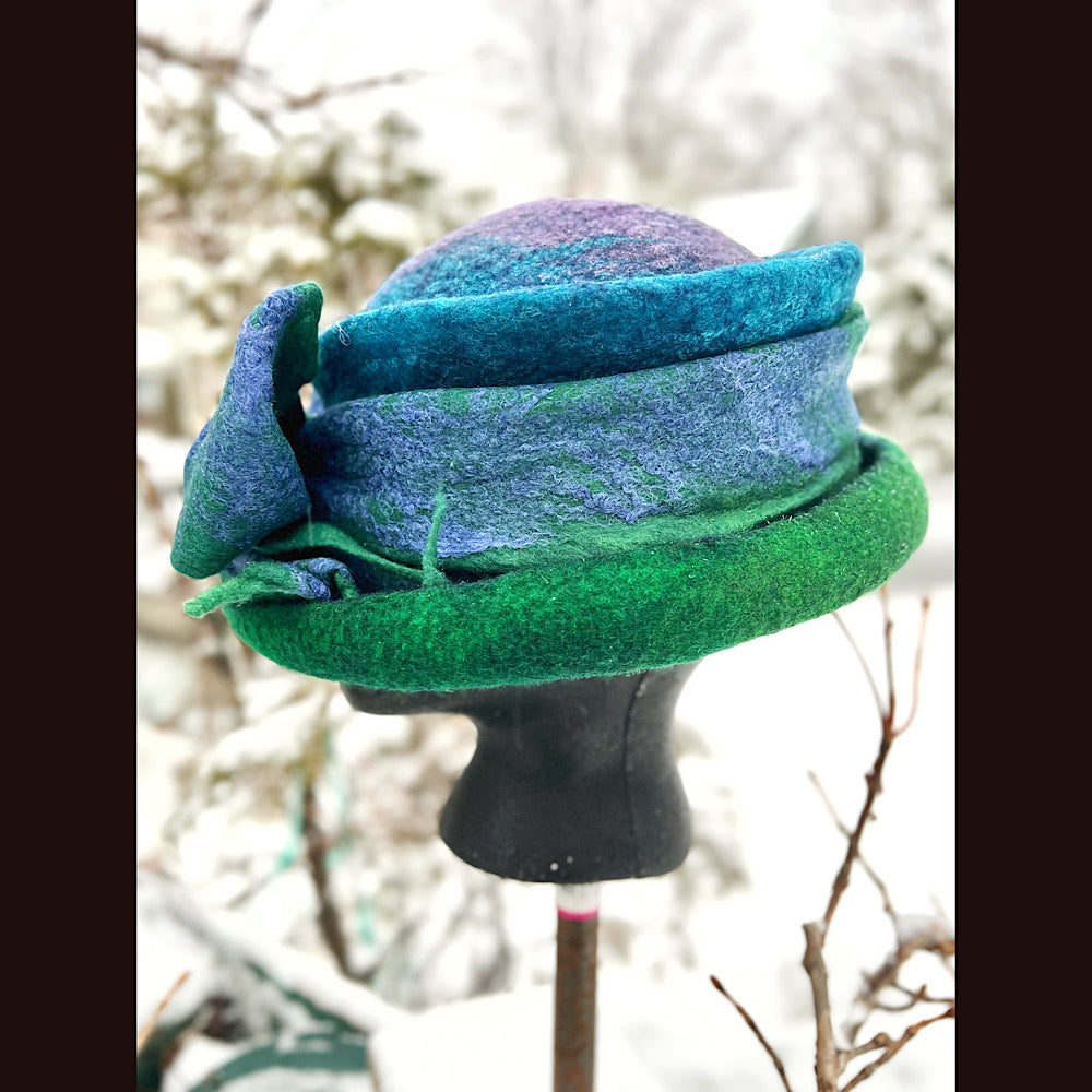 Felted top hat with bow 23” 1/2 medium