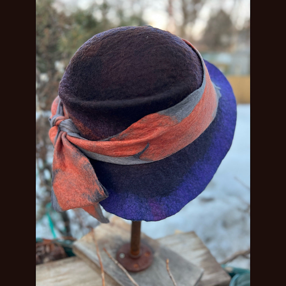 Felted top hat with bow 23” 1/2 medium