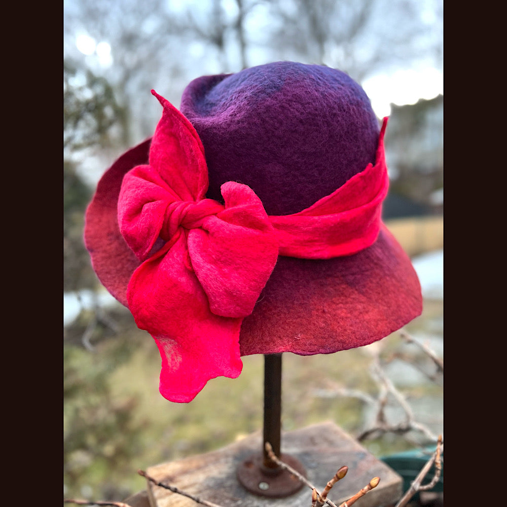 Felted top hat with bow 23” 1/2 medium