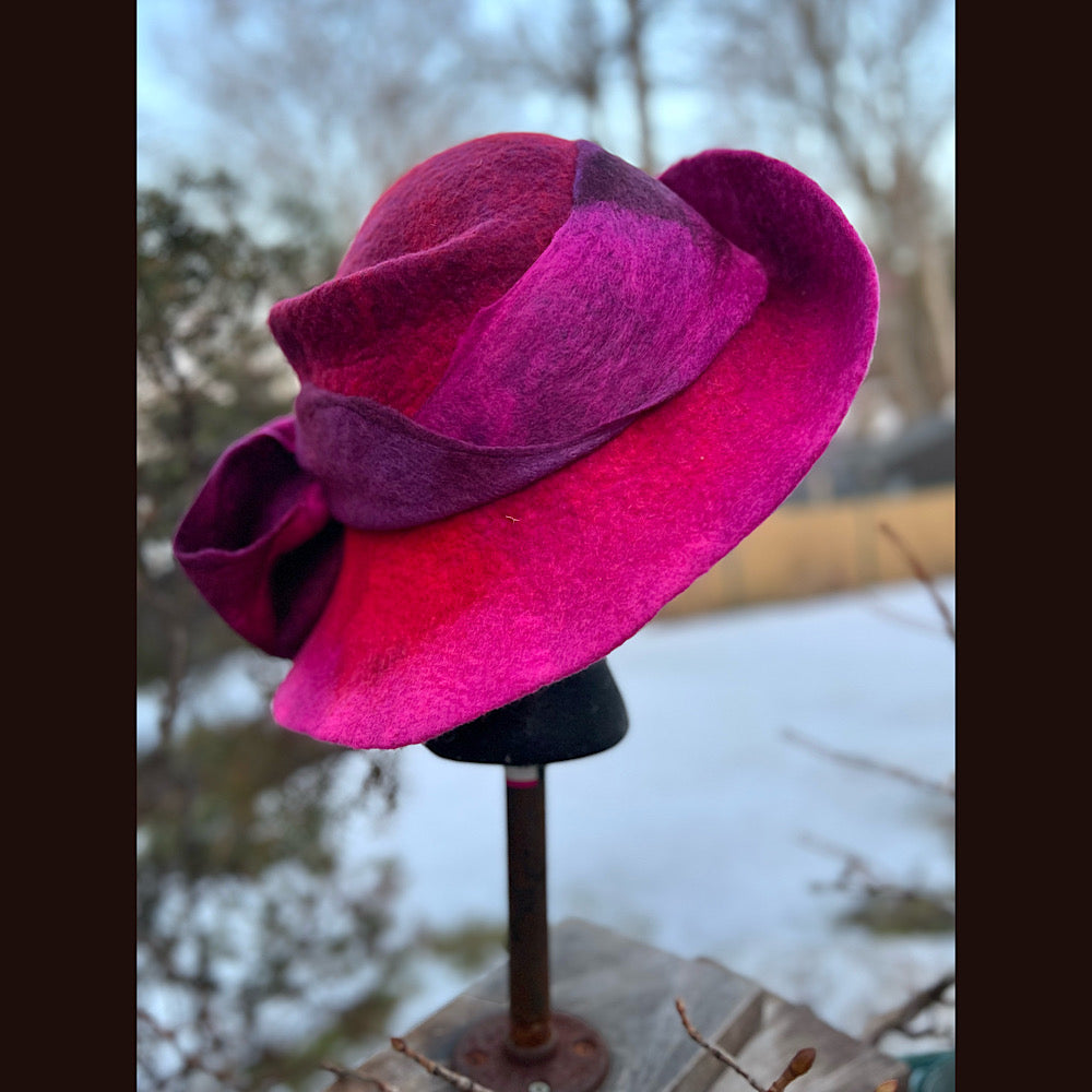 Felted top hat with bow 23” 1/2 medium