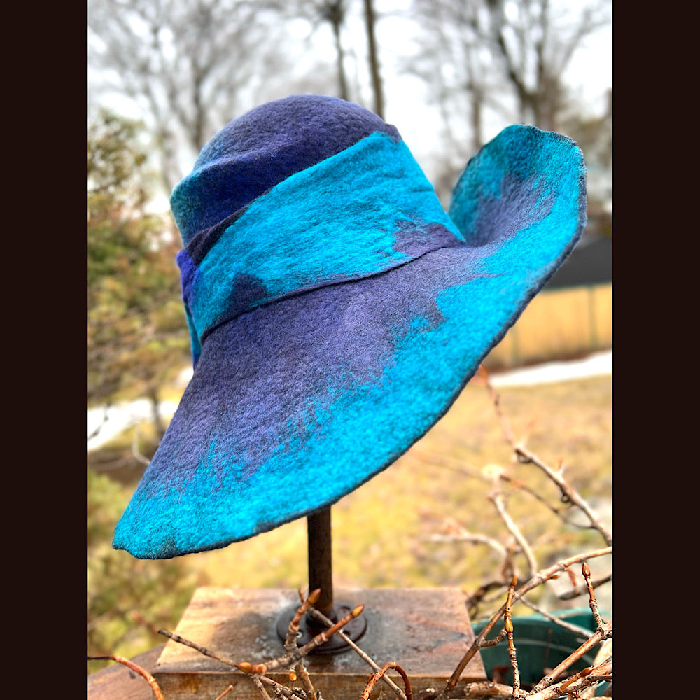 Felted top hat with bow 23” 1/2 medium