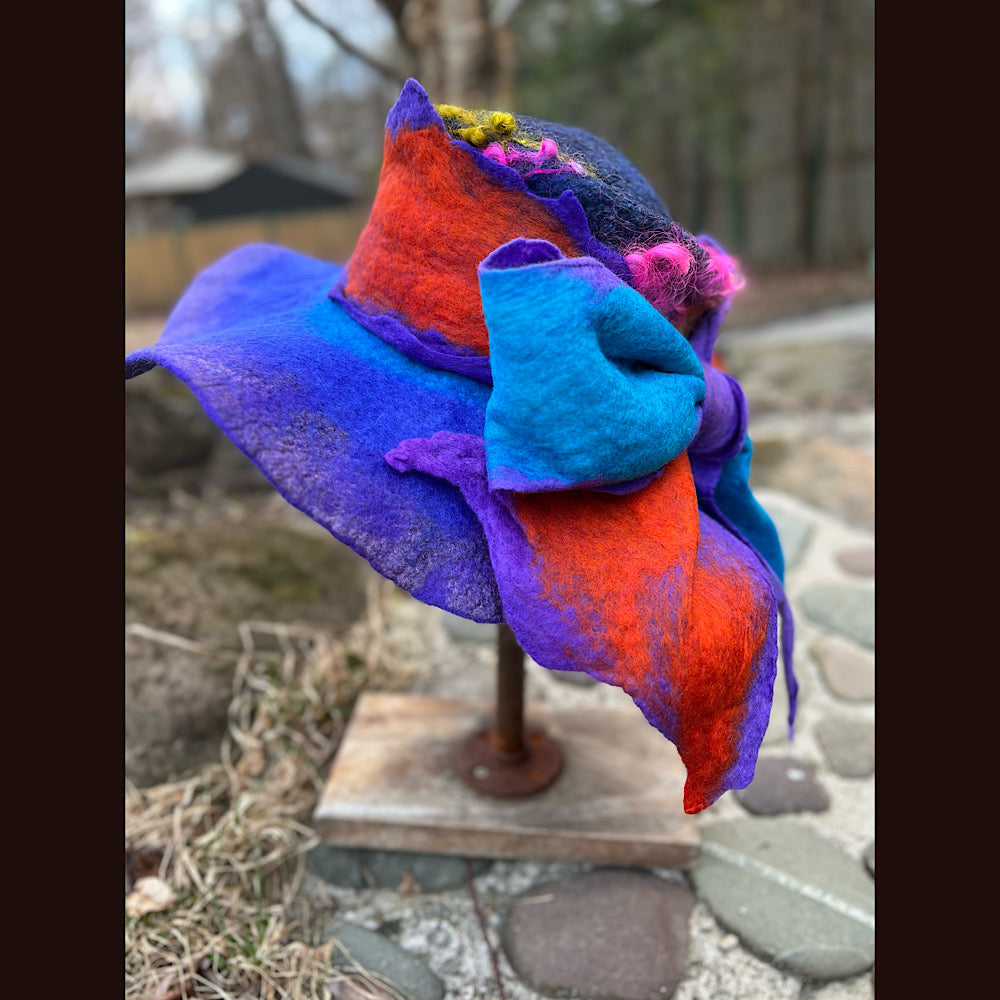 Felted top hat with bow and silk 23” 1/2 medium