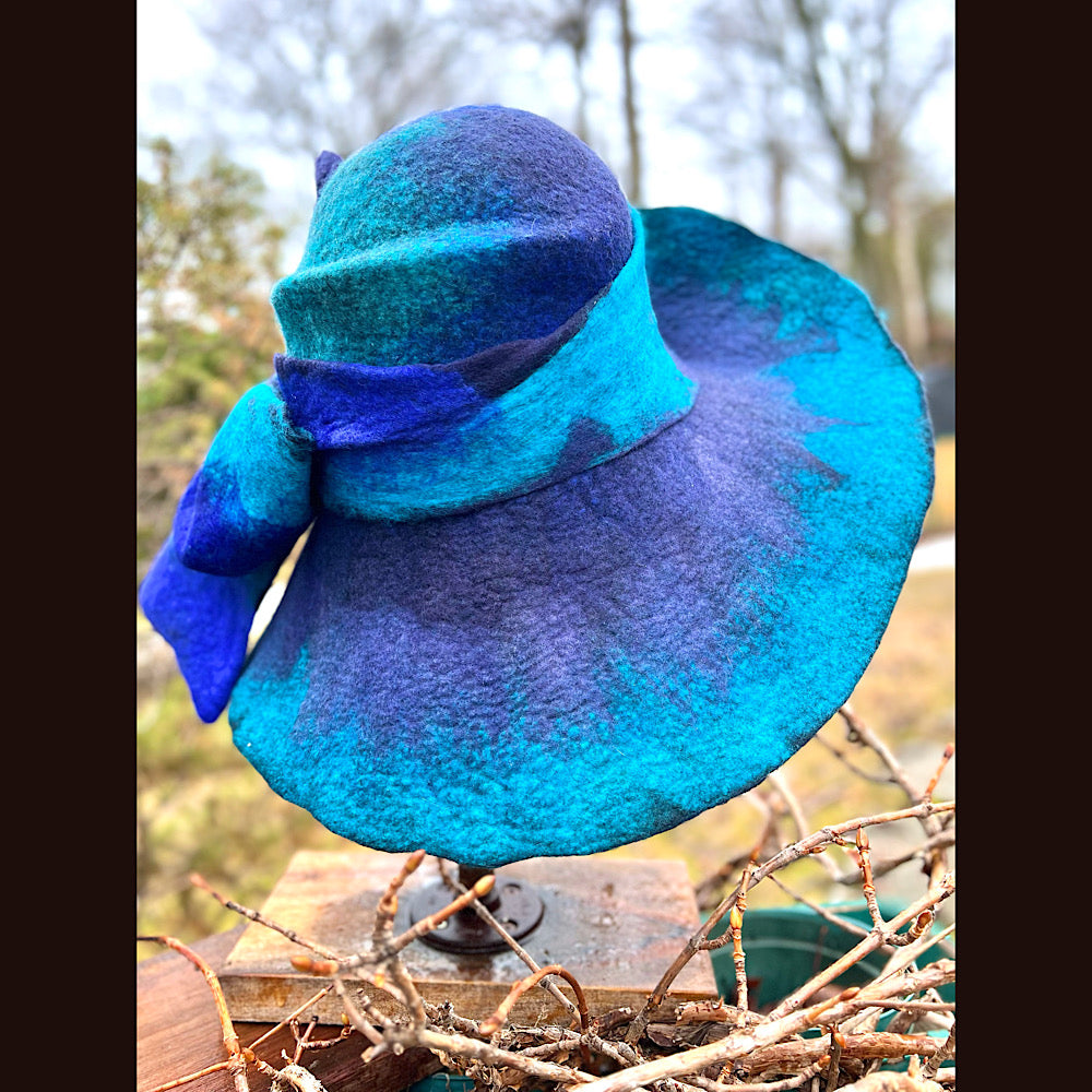 Felted top hat with bow 23” 1/2 medium