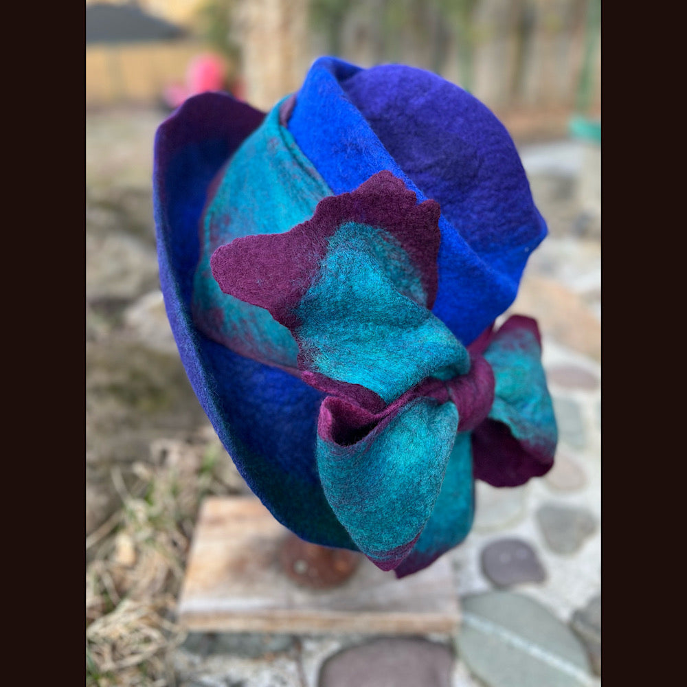 Felted top hat with bow 23” 1/2 medium