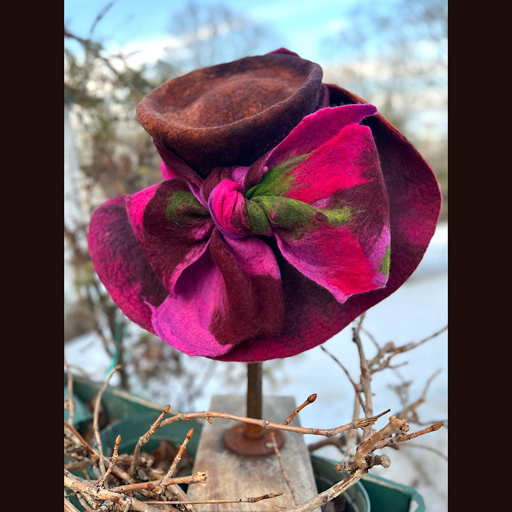 Felted top hat with bow 23” 1/2 medium