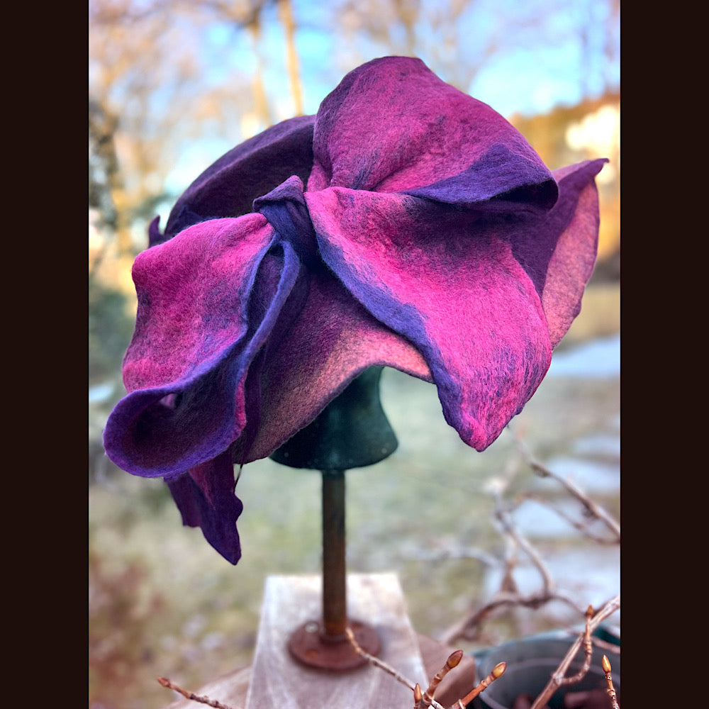 Felted top hat with bow 23” 1/2 medium