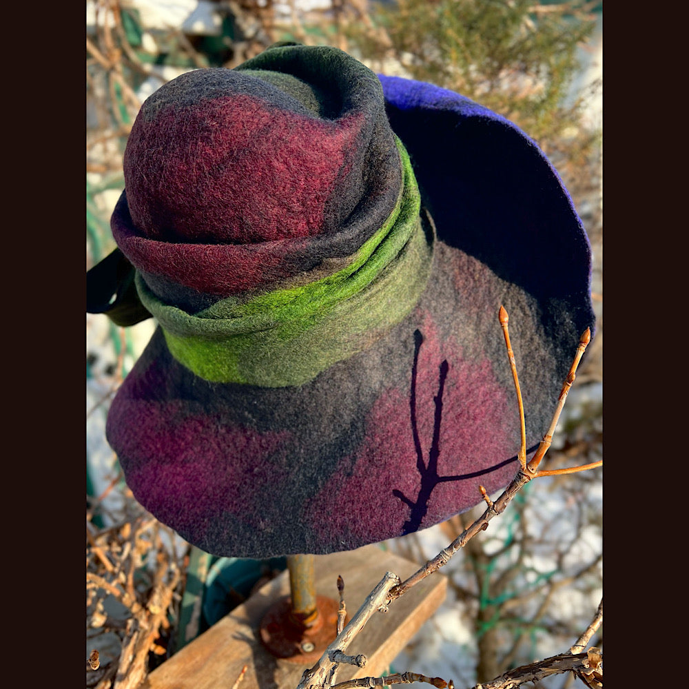 Felted top hat with bow 23” medium