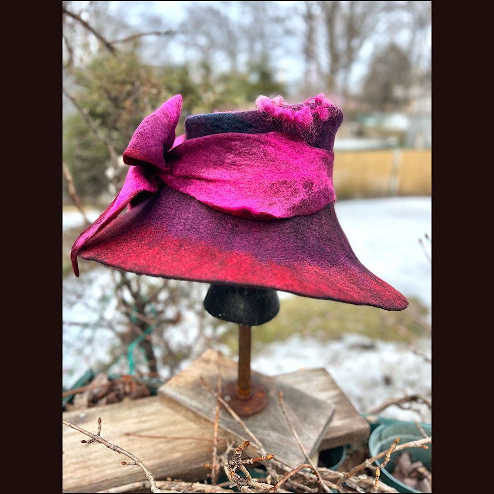 Felted top hat with bow 23” 1/2 medium
