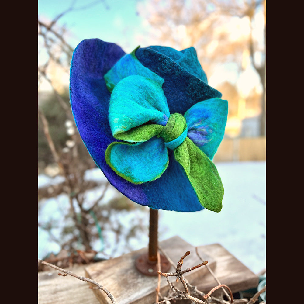 Felted top hat with bow 23” 1/2 medium