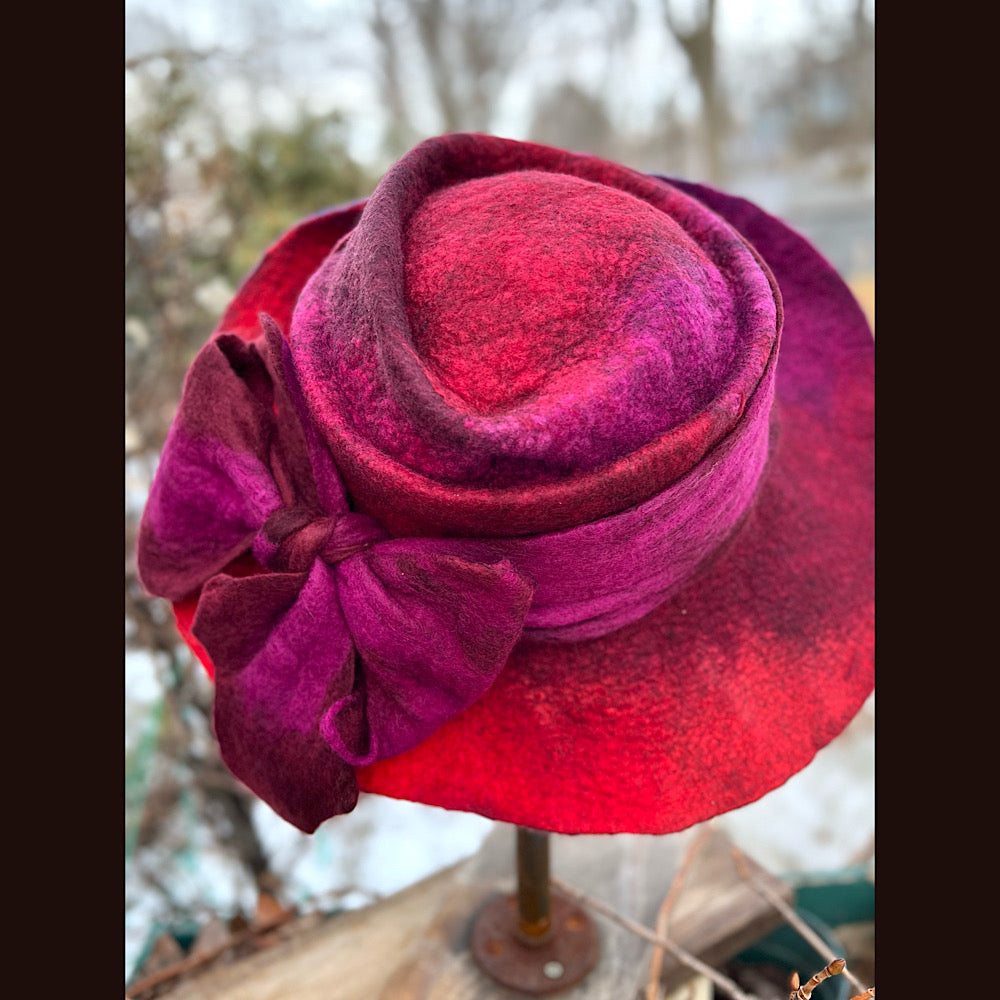 Felted top hat with bow 23” 1/2 medium