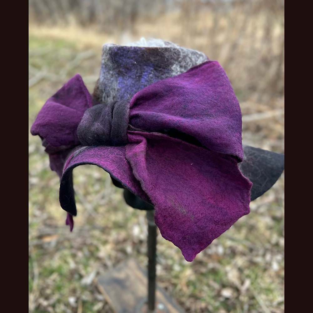 Large brim Felted hat with bow 23” 3/4 medium large