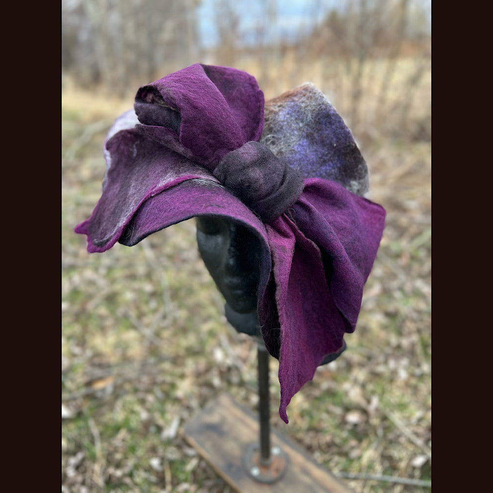 Large brim Felted hat with bow 23” 3/4 medium large