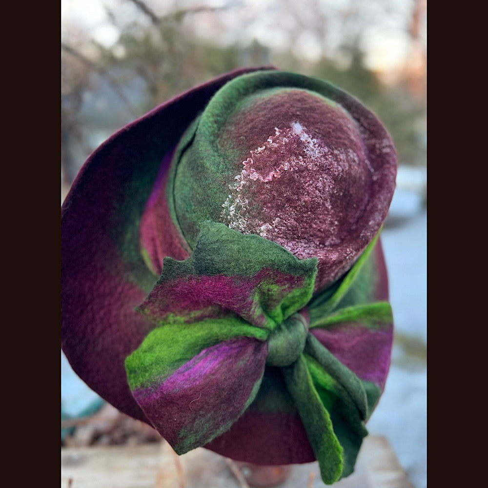 Felted top hat with bow 23” 1/2 medium
