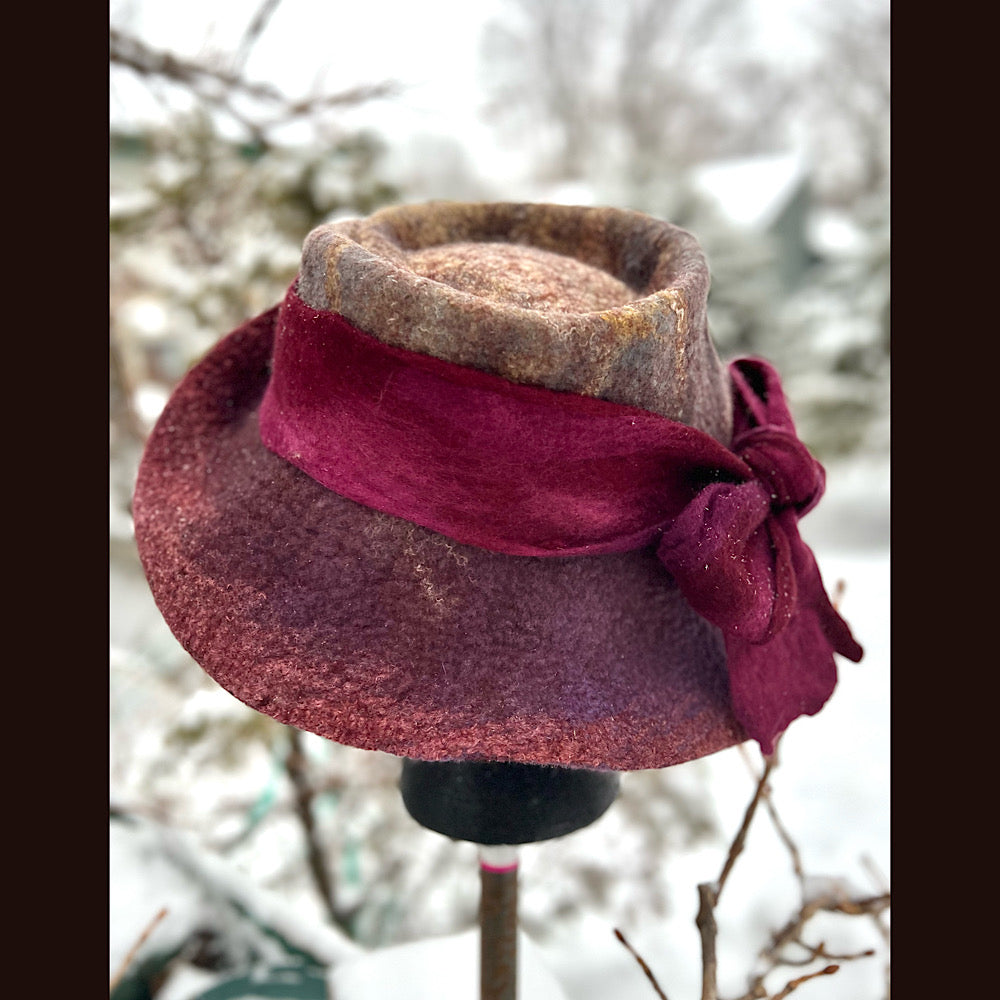 Felted top hat with bow 23” 1/2 medium