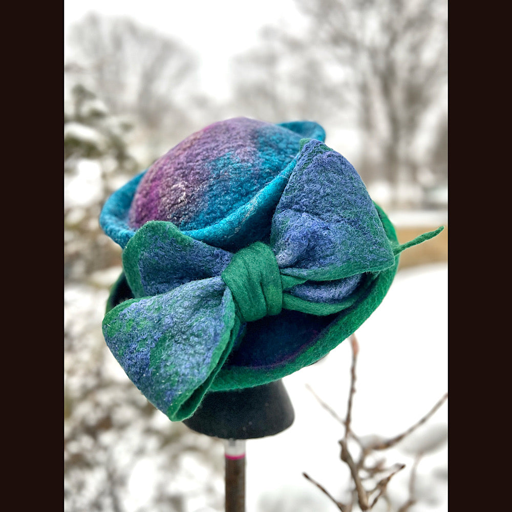 Felted top hat with bow 23” 1/2 medium