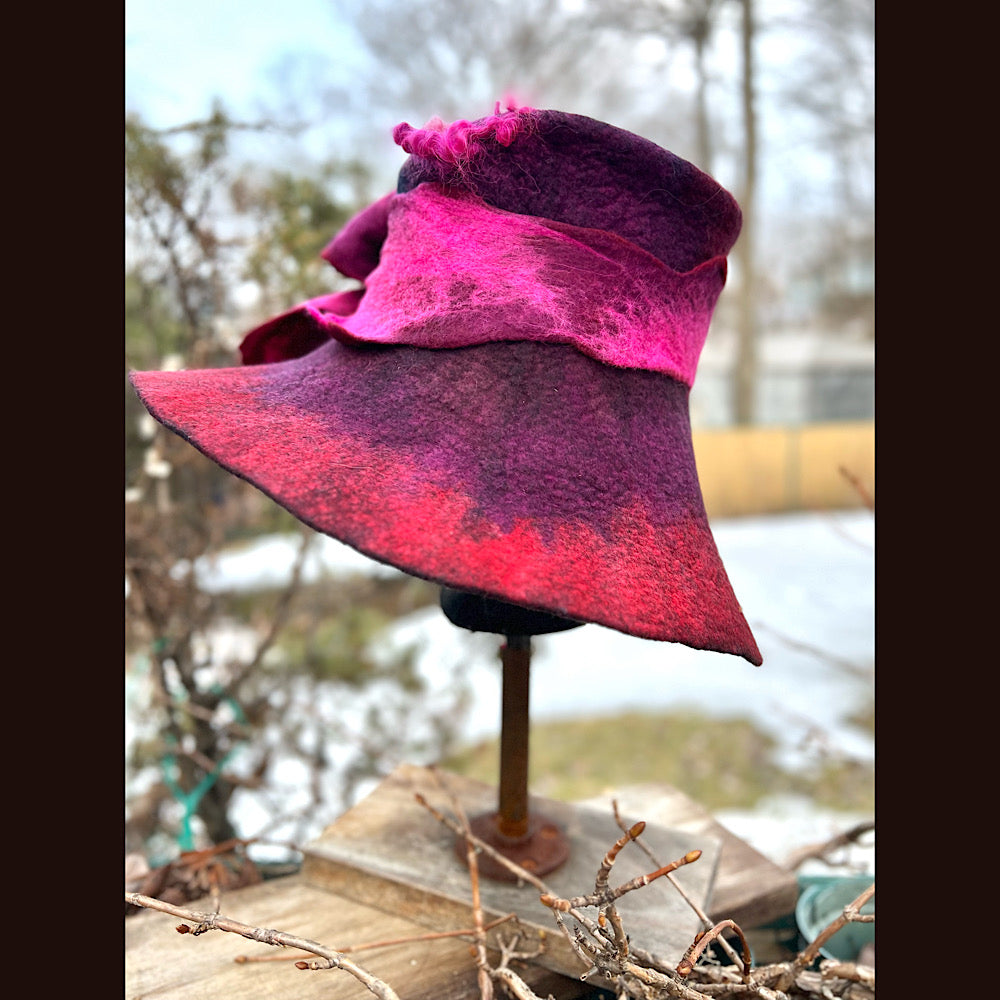 Felted top hat with bow 23” 1/2 medium