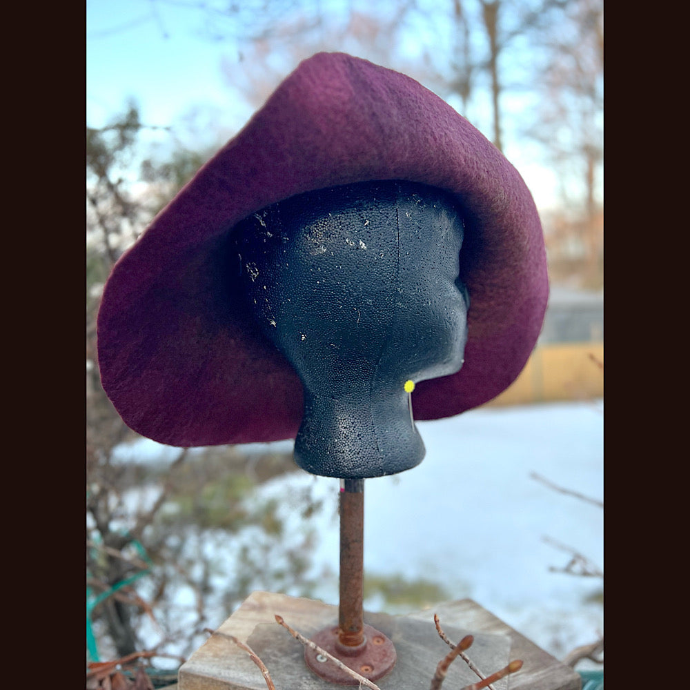 Felted top hat with bow 23” 1/2 medium