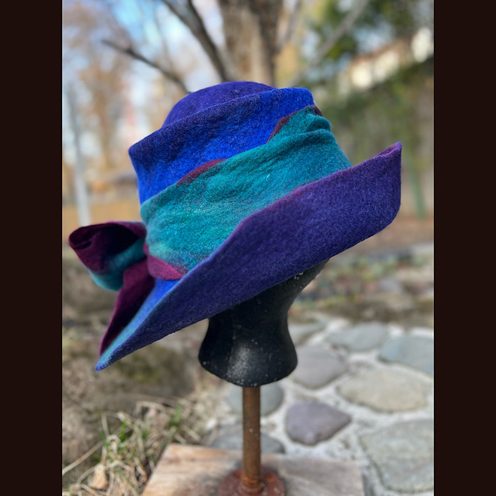 Felted top hat with bow 23” 1/2 medium