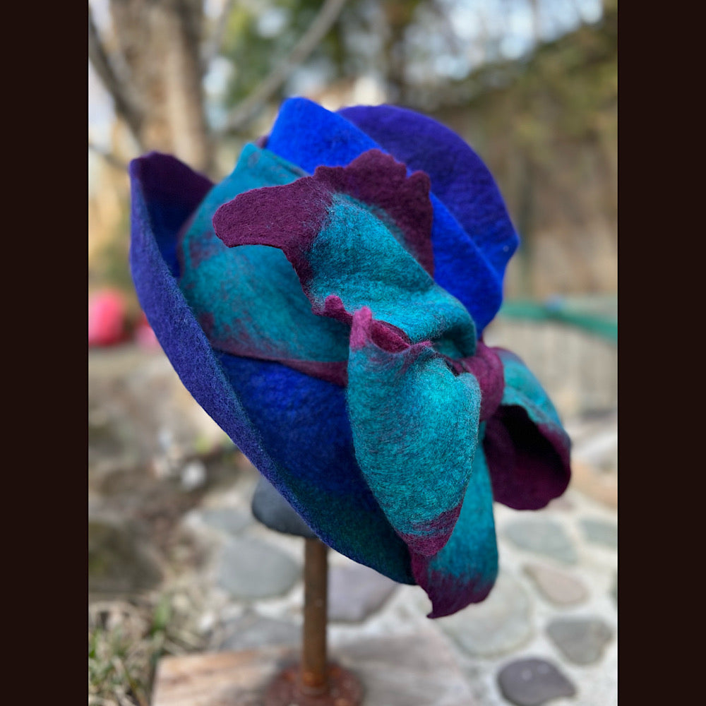 Felted top hat with bow 23” 1/2 medium