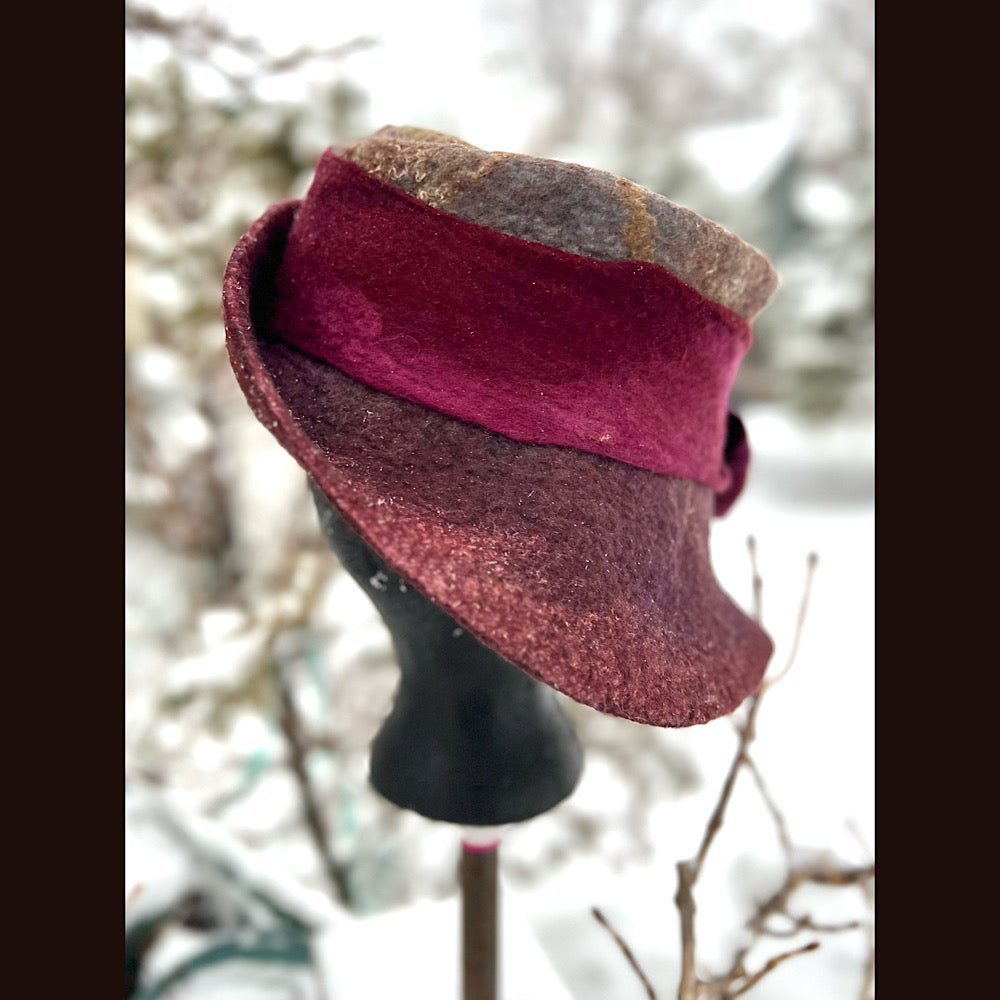 Felted top hat with bow 23” 1/2 medium