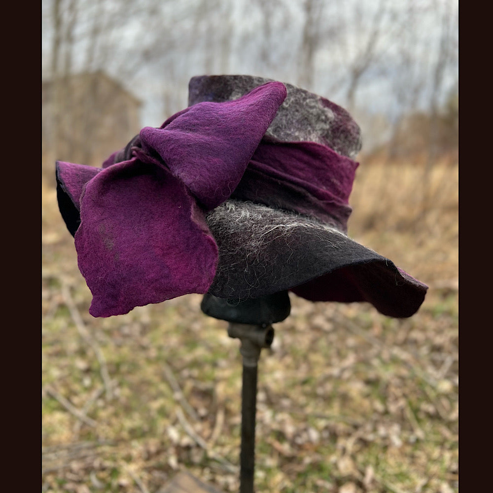 Large brim Felted hat with bow 23” 3/4 medium large