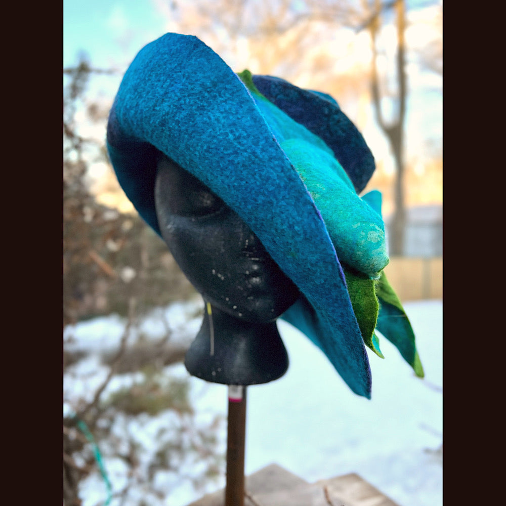 Felted top hat with bow 23” 1/2 medium