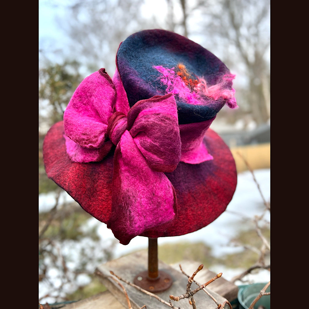 Felted top hat with bow 23” 1/2 medium